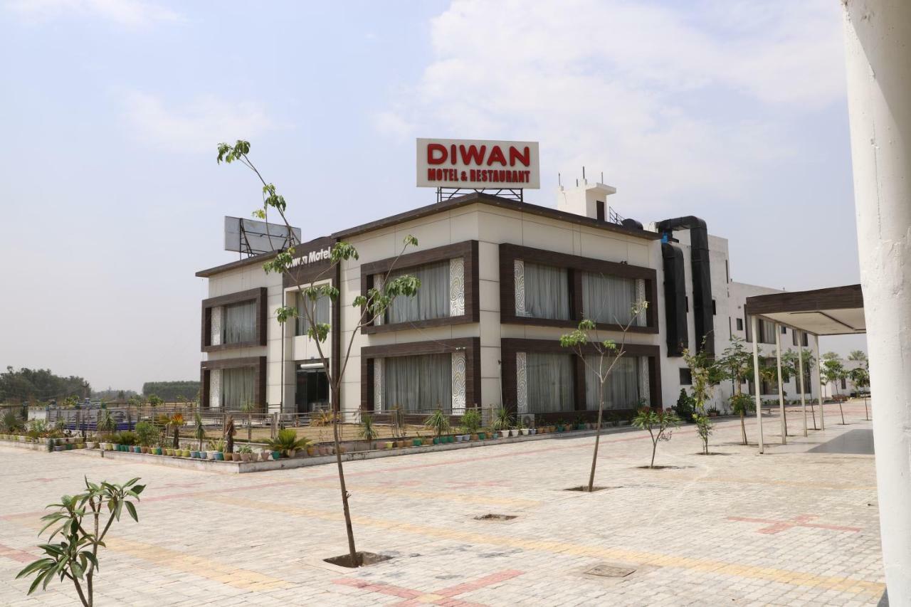 Diwan Hotel And Restaurant Surkhi Exterior foto